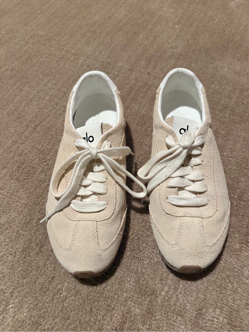ALO Suede Sneaker 7.5 US